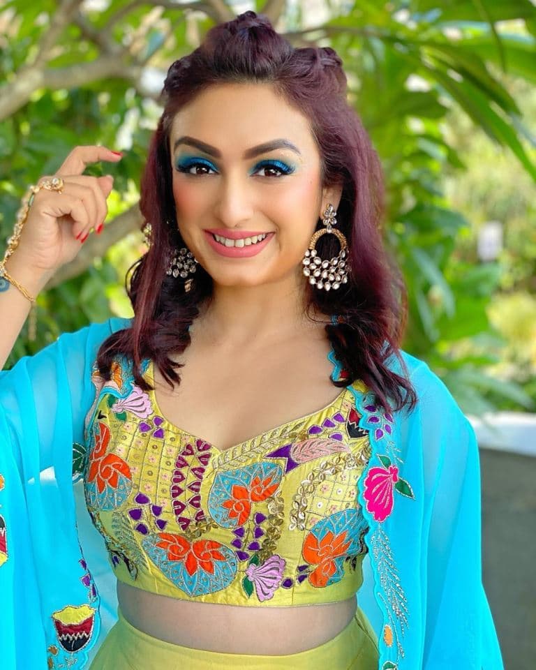 Akriti Kakar lkj